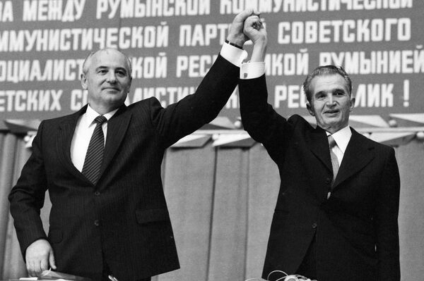 Mixail Gorbachev va Nikolae Chaushesku - 1987 y. - Sputnik O‘zbekiston