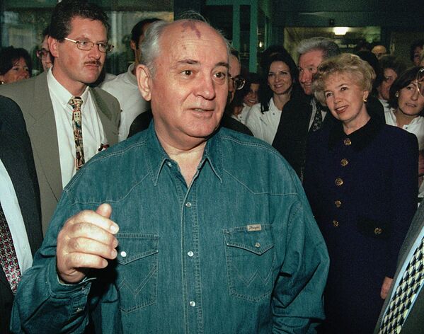 Горбачёв 1997 йил 6 ноябрда Бернда, Швейцарияда - Sputnik Ўзбекистон