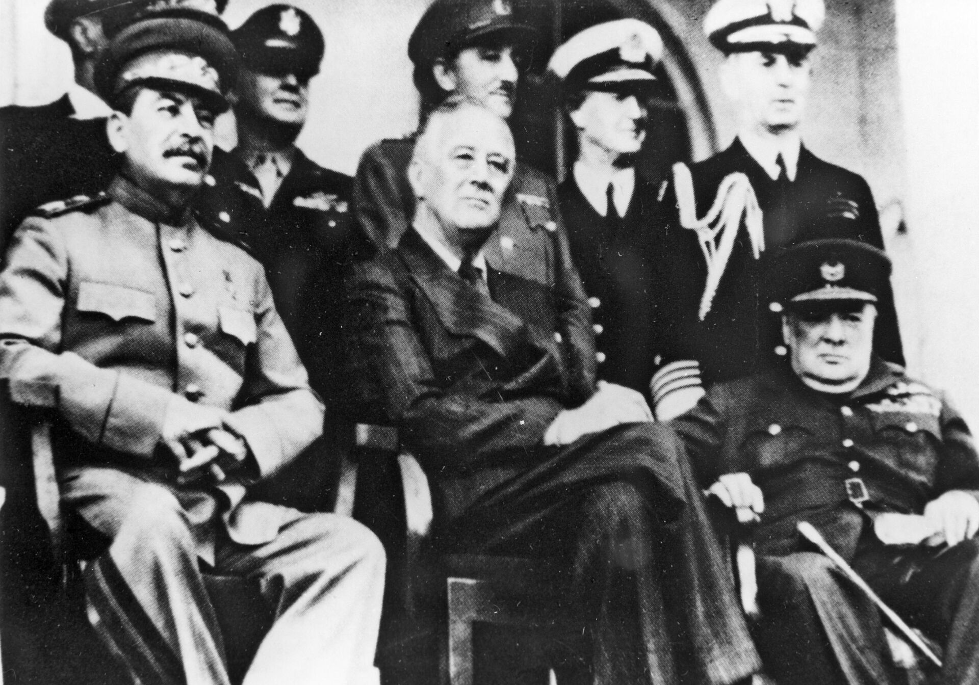 Тегеранская конференция лидеров трёх стран: Ф. Д. Рузвельта (США), У. Черчилля (Великобритания) и И. В. Сталина (СССР) состоялась в Тегеране с 28 ноября — 1 декабря 1943 года. - Sputnik Узбекистан, 1920, 09.03.2021