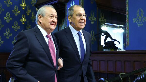 Министры иностранных дел Узбекистана и России — Абдулазиз Камилов (слева) и Сергей Лавров - Sputnik Узбекистан