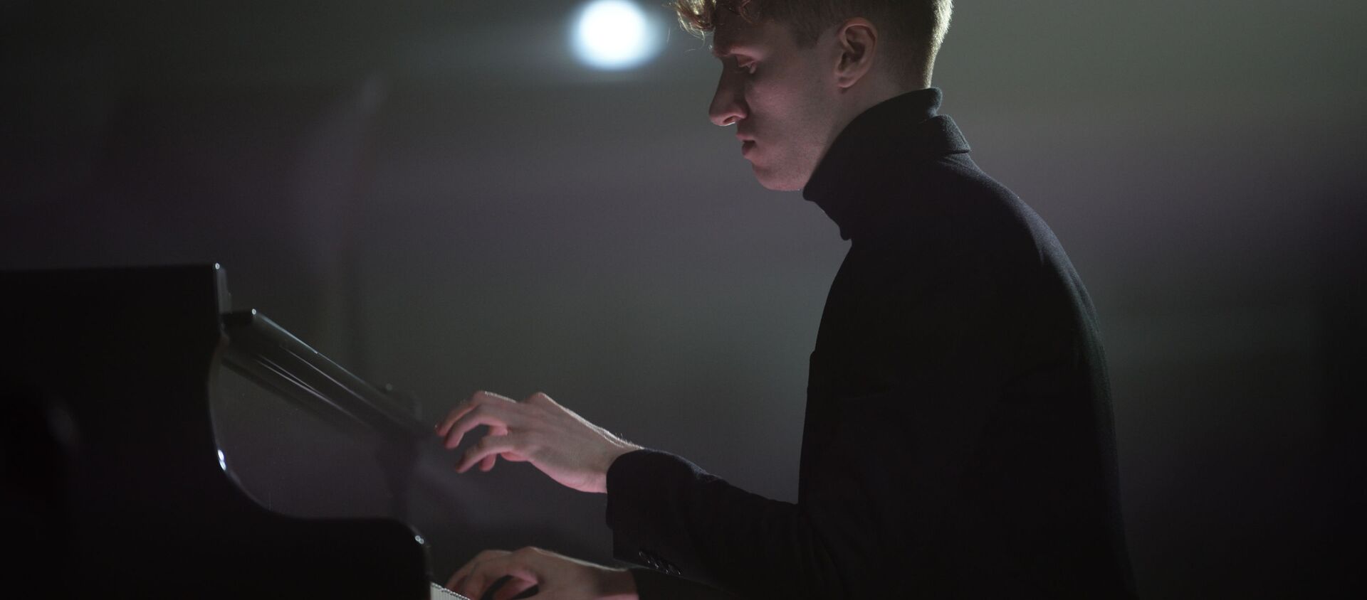 Пианист Кирилл Рихтер выступает на концерте в честь 80-летия Стива Райха в рамках проекта Sound Up в Москве - Sputnik Узбекистан, 1920, 04.03.2021
