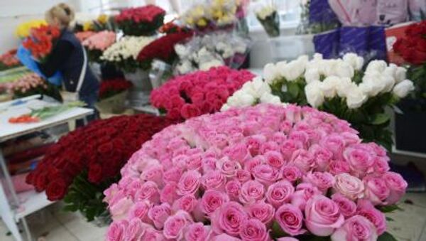Продажа цветов в преддверии праздника 8 марта - Sputnik Узбекистан