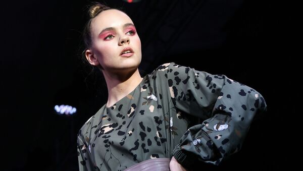 Dizayner Svetlana Anoxina liboslar to‘plami - Crimean Fashion Week  - Sputnik O‘zbekiston