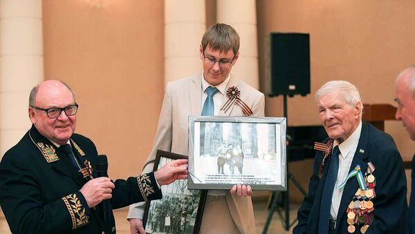 Посол РФ в Узбекистане Владимир Тюрденев на приеме в честь 9 мая - Sputnik Узбекистан