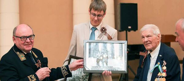 Посол РФ в Узбекистане Владимир Тюрденев на приеме в честь 9 мая Посол РФ в Узбекистане Владимир Тюрденев на приеме в честь 9 мая - Sputnik Узбекистан