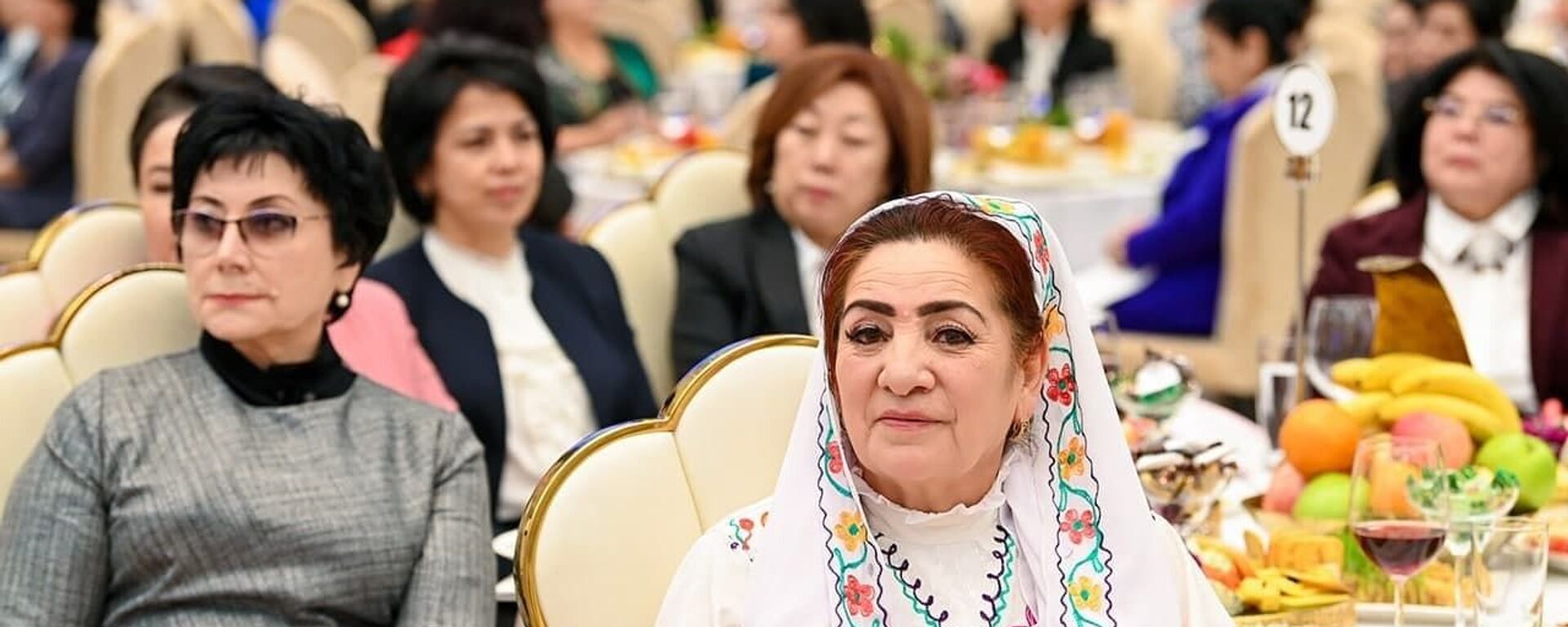 Президент поздравил женщин с праздником - Sputnik Узбекистан, 1920, 06.03.2021