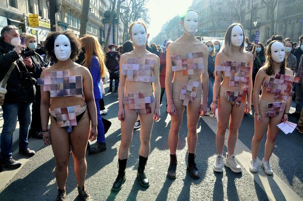 Париж, феминист аёллар марши иштирокчилари - Sputnik Ўзбекистон
