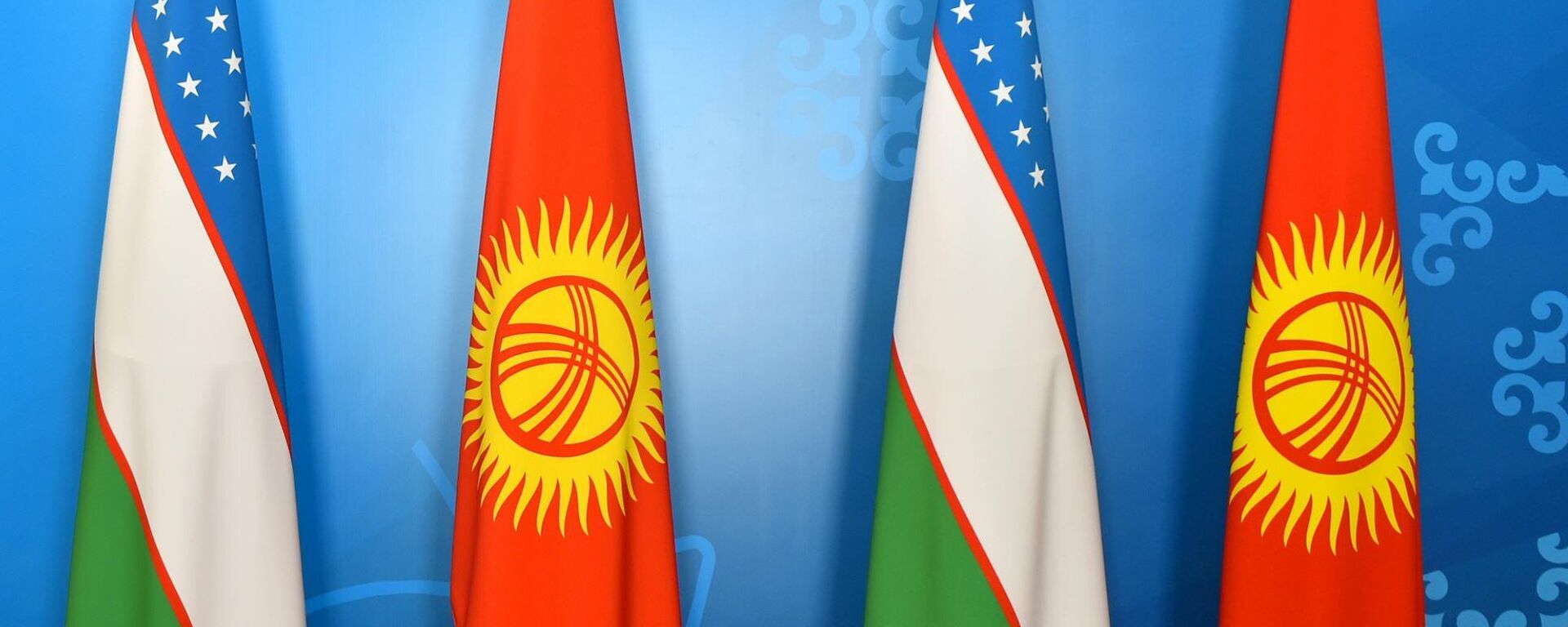 Флаги Узбекистана и Кыргызстана - Sputnik Ўзбекистон, 1920, 18.08.2021