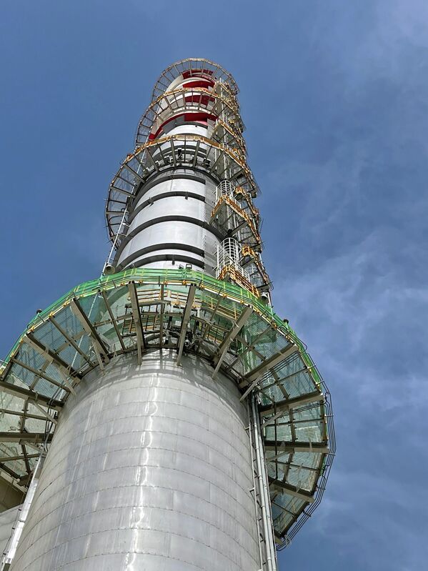 Установленное основное оборудование — ГТ (газовая турбина) и ПТ (паровая турбина) — произведено американской компанией GE. - Sputnik Узбекистан