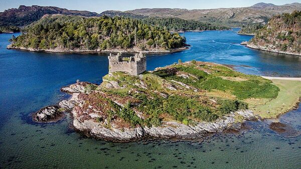 Олений остров в Шотландии, также известный как Эйлин-эн-Фейд - Sputnik Узбекистан