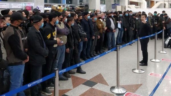 Около 200 мигрантов из Узбекистана отправились на работу в Амурскую область - Sputnik Узбекистан