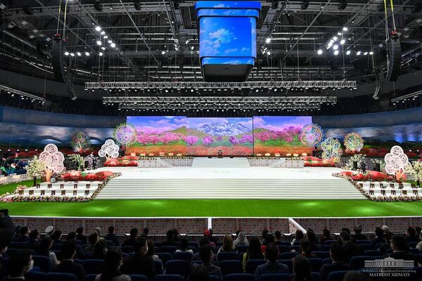 В Ташкенте праздничный концерт в честь Навруза прошел на главной сцене комплекса Хумо Арена. - Sputnik Узбекистан