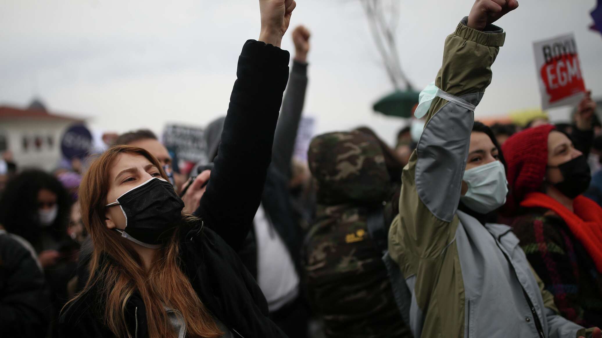 Протесты жен. Протесты женщин. иран протесты женщин.