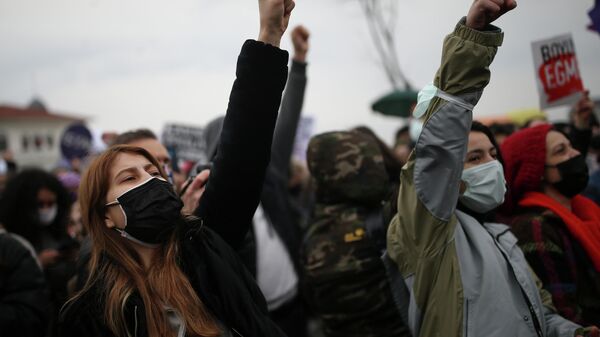 Протесты женщин в Турции - Sputnik Узбекистан