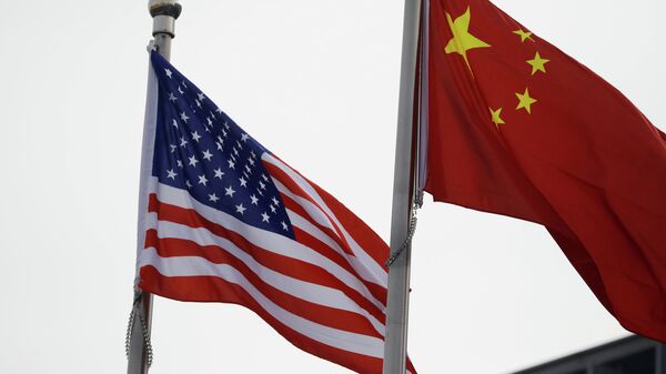 Флаги США и Китая - Sputnik Ўзбекистон