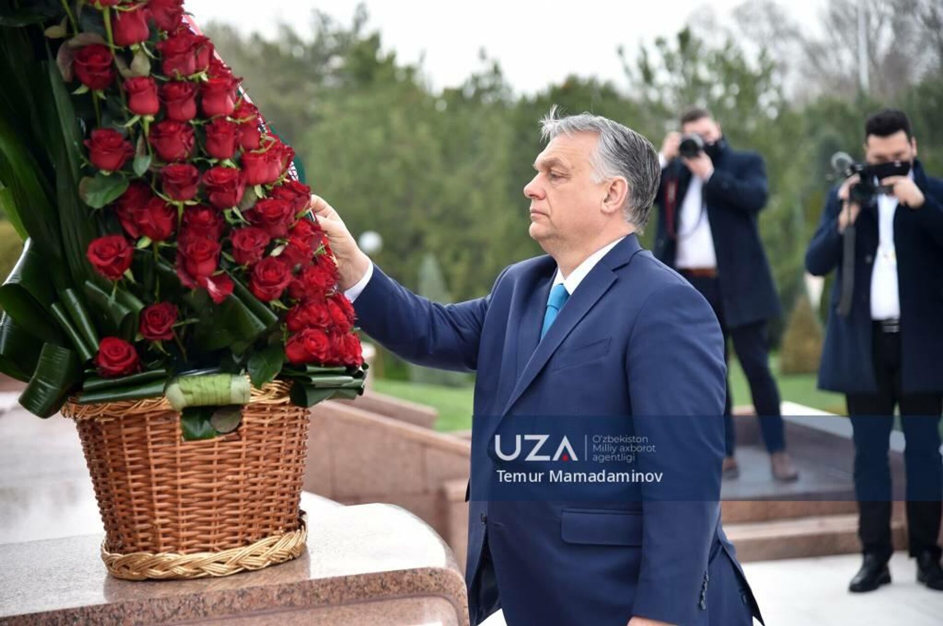 Виктор Орбан возложил цветы к монументу Независимости - Sputnik Ўзбекистон, 1920, 29.03.2021