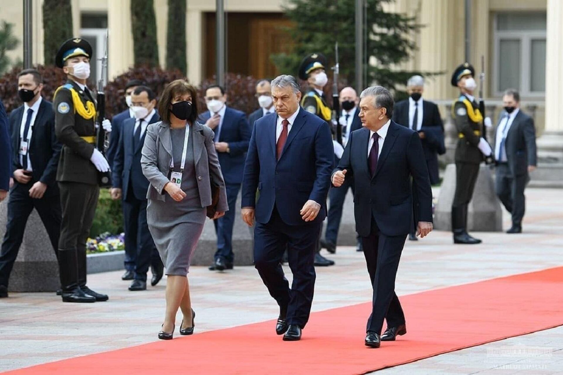 В резиденции Куксарой состоялась церемония встречи премьер-министра Виктора Орбана. - Sputnik Ўзбекистон, 1920, 30.03.2021
