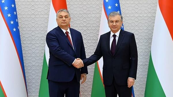 Prezident Uzbekistana Shavkat Mirziyoyev (sprava) i premyer-ministr Vengrii Viktor Orban - Sputnik O‘zbekiston