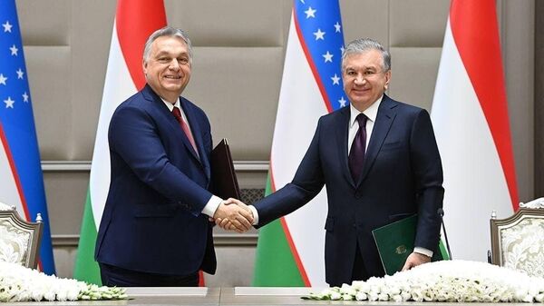 Prezident Uzbekistana Shavkat Mirziyoyev (sprava) i premyer-ministr Vengrii Viktor Orban - Sputnik O‘zbekiston