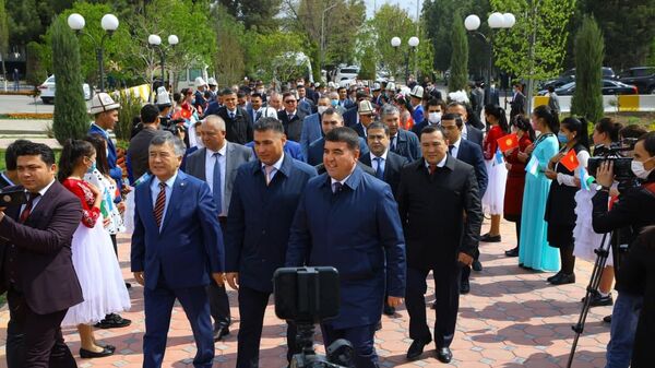 Делегация Кыргызстана прибыла в Наманганскую область - Sputnik Узбекистан