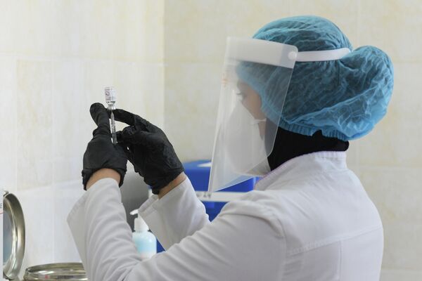 Власти Узбекистана запросили у РФ один миллион доз российской вакцины &quot;Спутник V&quot; - Sputnik Узбекистан