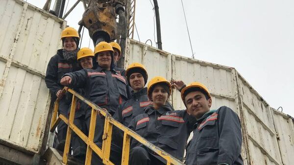 Студенты РГУ нефти и газа имени Губкина на практике в Газли - Sputnik Узбекистан