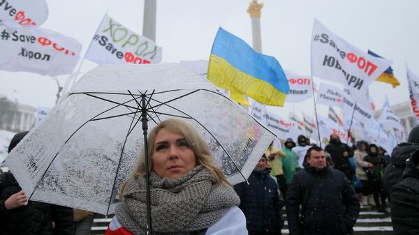 Участница всеукраинской акции на Майдане Незалежности в Киеве - Sputnik Узбекистан