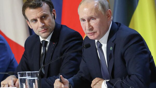 Prezident Fransii Emmanuel Makron i rossiyskiy lider Vladimir Putin - Sputnik O‘zbekiston