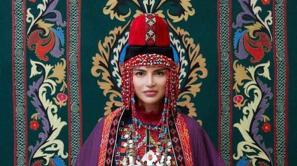 Фотосессия в стиле этно: Саида Мирзиёева предстала в необычном образе - Sputnik Узбекистан