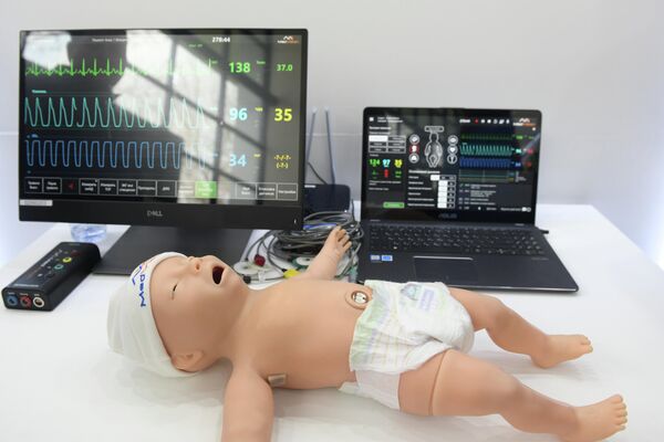 Что же привезли в Ташкент участники &quot;Иннопрома&quot;? Вот, например, робот-симулятор младенца для отработки навыков оказания помощи новорожденному. - Sputnik Узбекистан