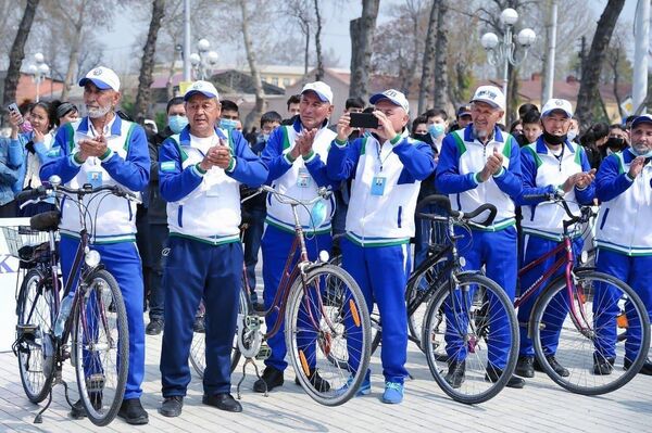 V Fergane pojilie velosipedisti za 7 dney syezdili v Samarkand - Sputnik O‘zbekiston