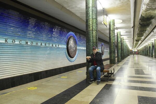 Для Серго Сутягина эта станция по-прежнему остается родной и домашней, ведь именно отсюда он многие годы ездил из дома на работу. - Sputnik Узбекистан
