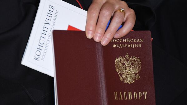 Pasport grajdanina RF i Konstitutsiya RF - Sputnik O‘zbekiston