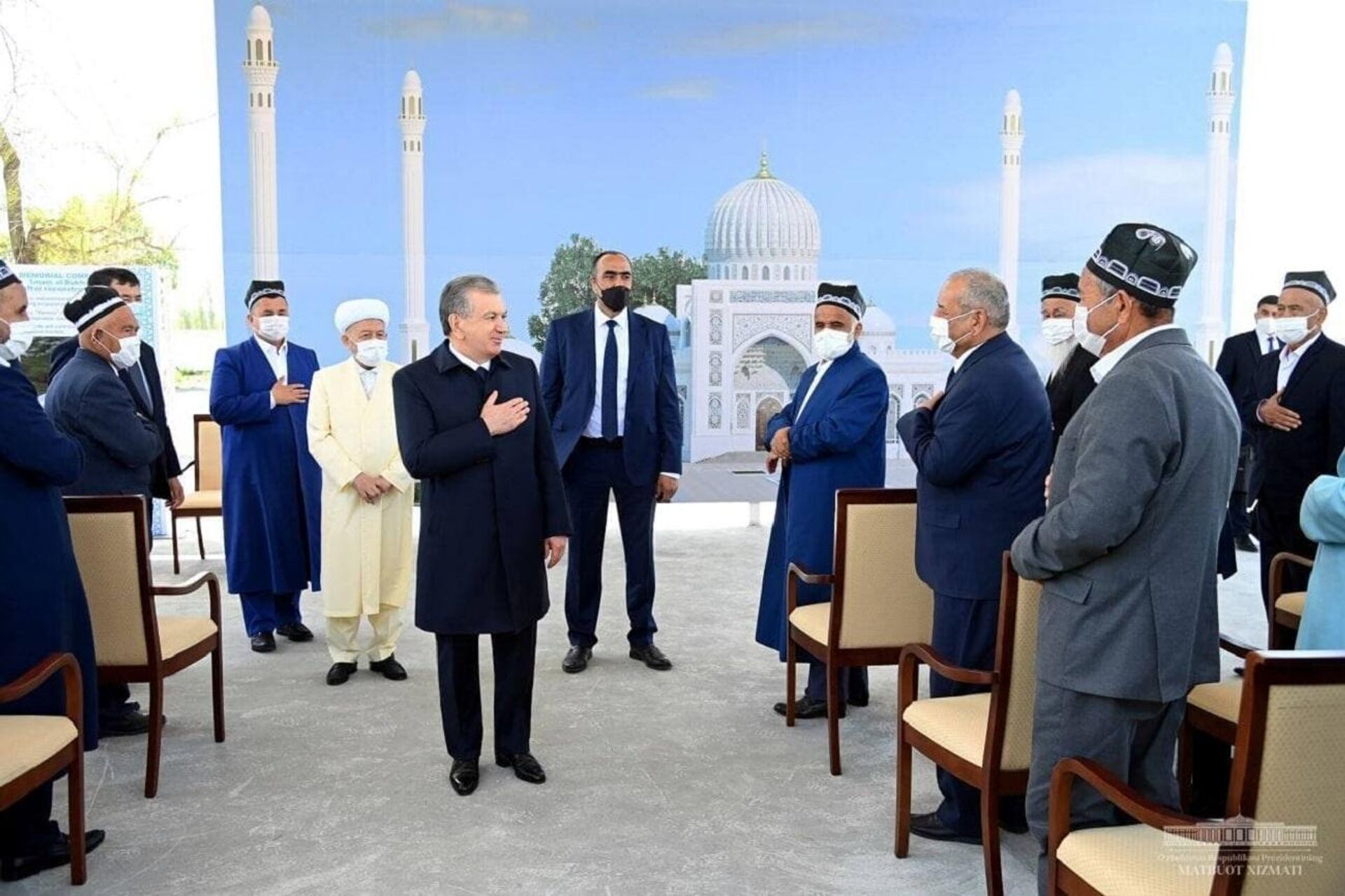 Президент Узбекистана Шавкат Мирзиёев встретился в Самарканде с представителями старшего поколения и интеллигенции - Sputnik Узбекистан, 1920, 15.04.2021