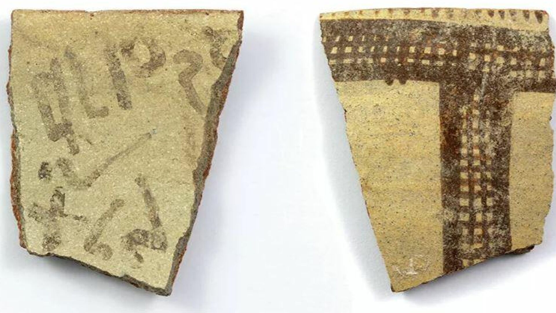 Надпись позднего бронзового века на фрагменте кувшина из Тель-Лахиша, Израиль
 - Sputnik Узбекистан, 1920, 16.04.2021
