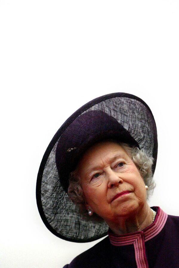 Королева Елизавета II, 5 февраля 2004 года. - Sputnik Узбекистан