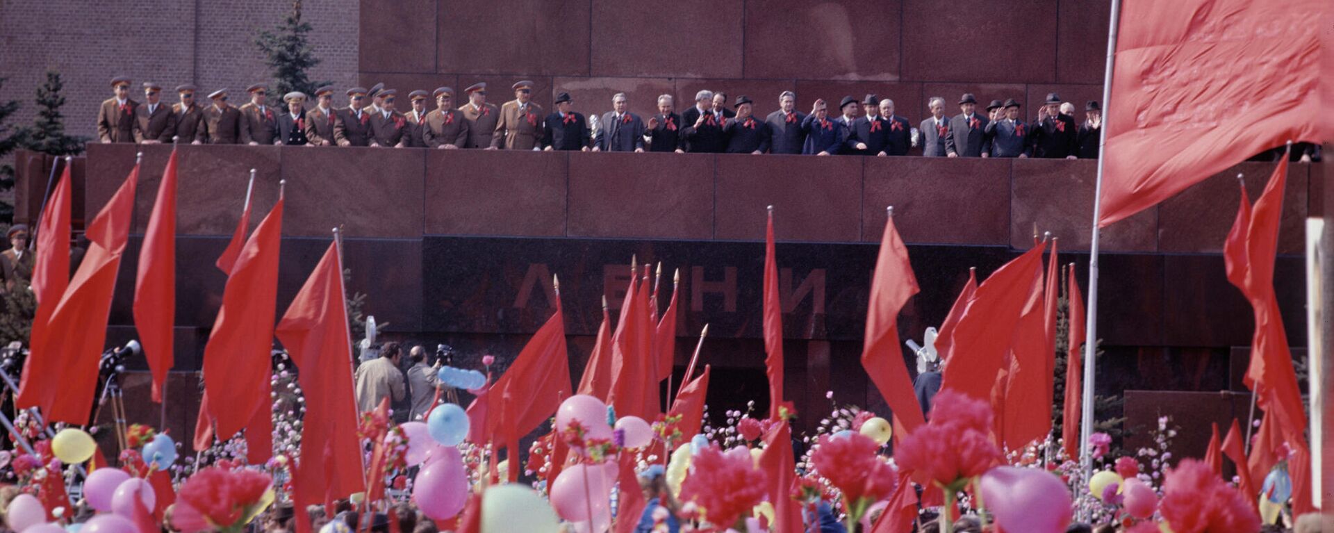 Праздничная демонстрация на Красной площади в День международной солидарности трудящихся.  - Sputnik Узбекистан, 1920, 23.04.2021