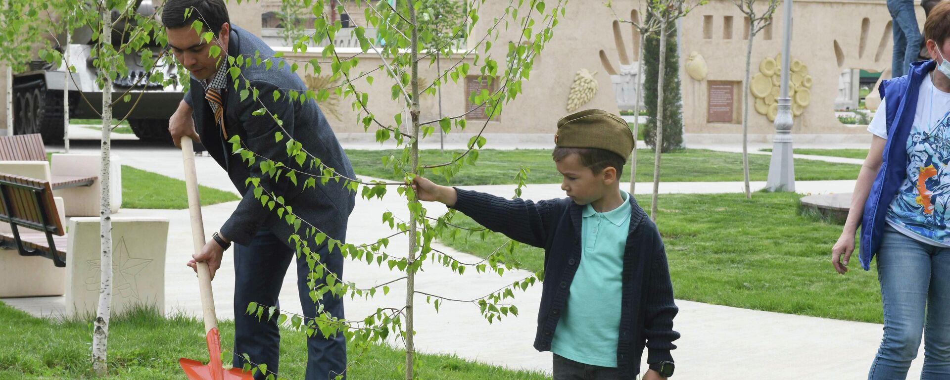Акция Сад памяти в Парке Победы в Ташкенте - Sputnik Узбекистан, 1920, 24.04.2021