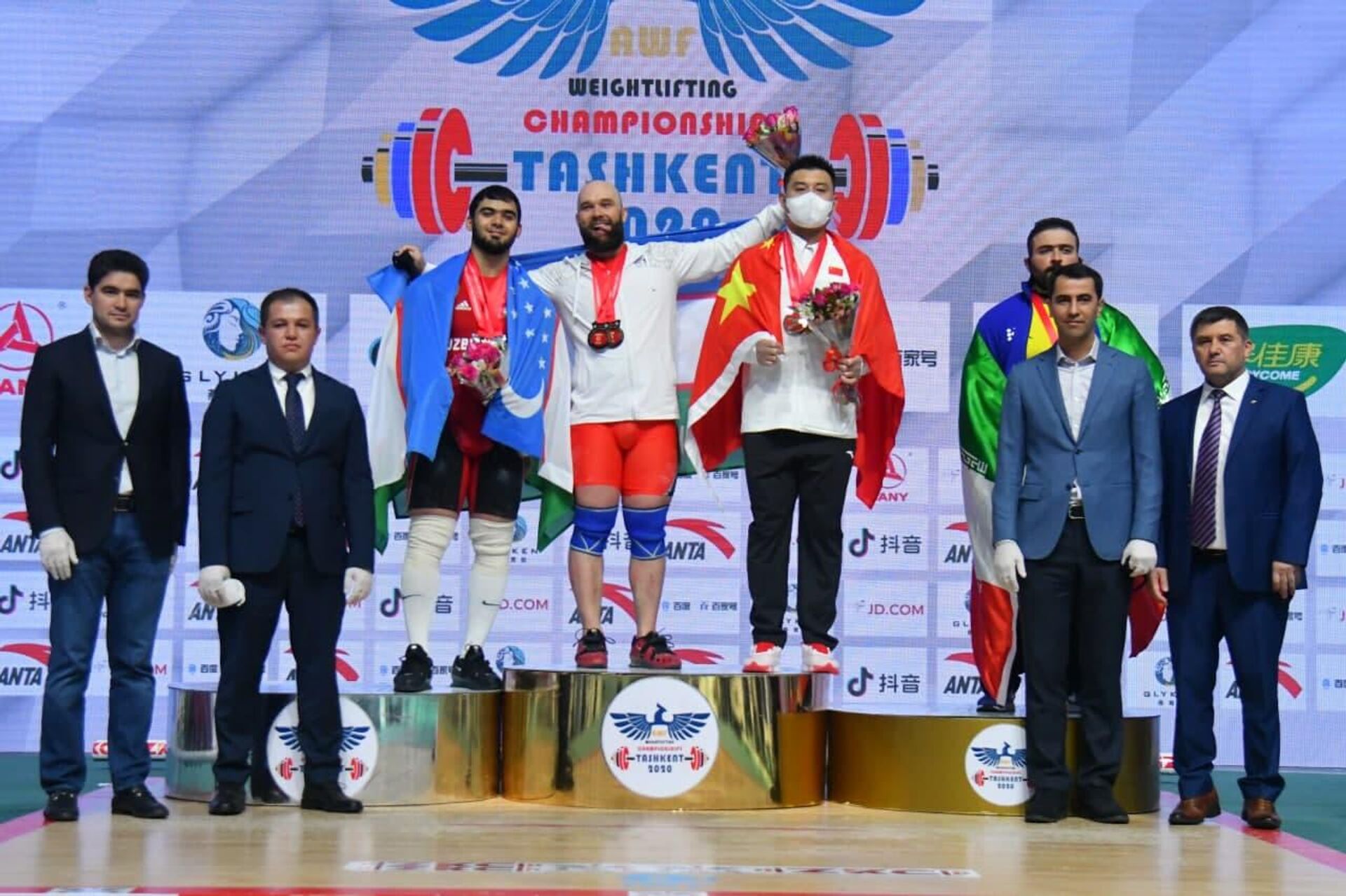 В спортивном комплексе Юнусабад завершились выступления тяжелоатлетов в весовой категории -109 кг - Sputnik Узбекистан, 1920, 25.04.2021