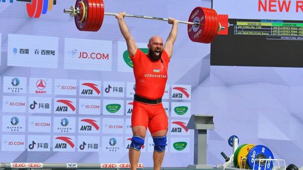 В спортивном комплексе Юнусабад завершились выступления тяжелоатлетов в весовой категории -109 кг - Sputnik Узбекистан