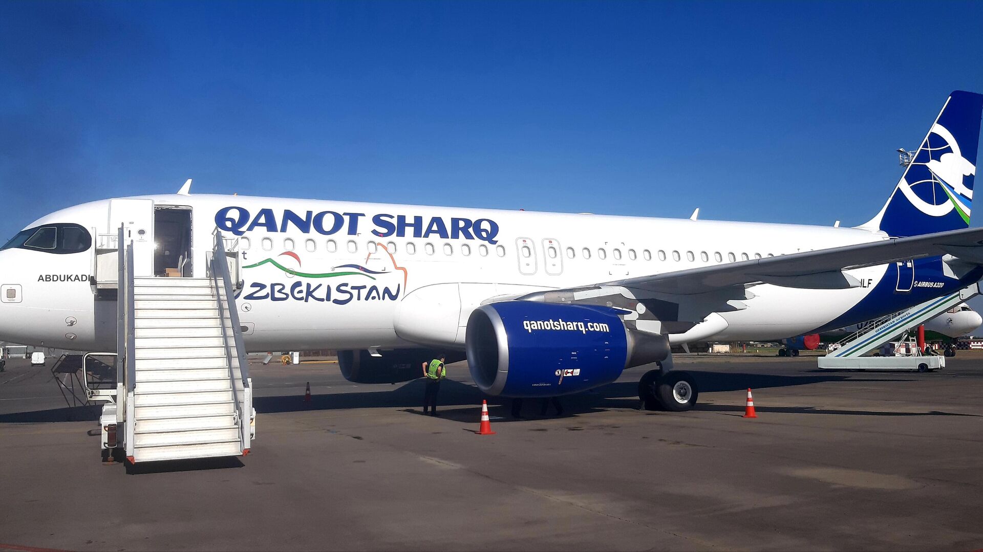 Авиакомпания Qanot Sharq получила первый самолет Airbus A320 - Sputnik Ўзбекистон, 1920, 27.04.2021
