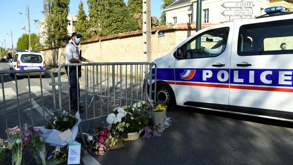 Место убийства сотрудницы комиссариата во французском Рамбуйе - Sputnik Узбекистан
