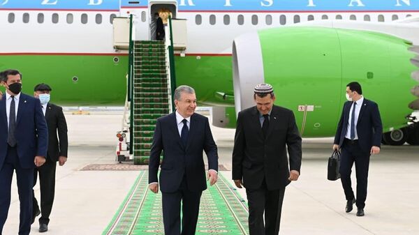 Мирзиёев прибыл в Туркменистан с рабочим визитом 29 апреля 2021 года - Sputnik Узбекистан