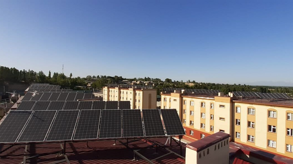 В Намангане на крышах 4-х домов, где расположены 96 квартир, установлены солнечные панели - Sputnik Узбекистан