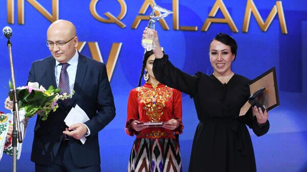 Korrespondent Sputnik Uzbekistan Dilshoda Raxmatova nagrajdena premiyey Zolotoye pero - Sputnik Oʻzbekiston