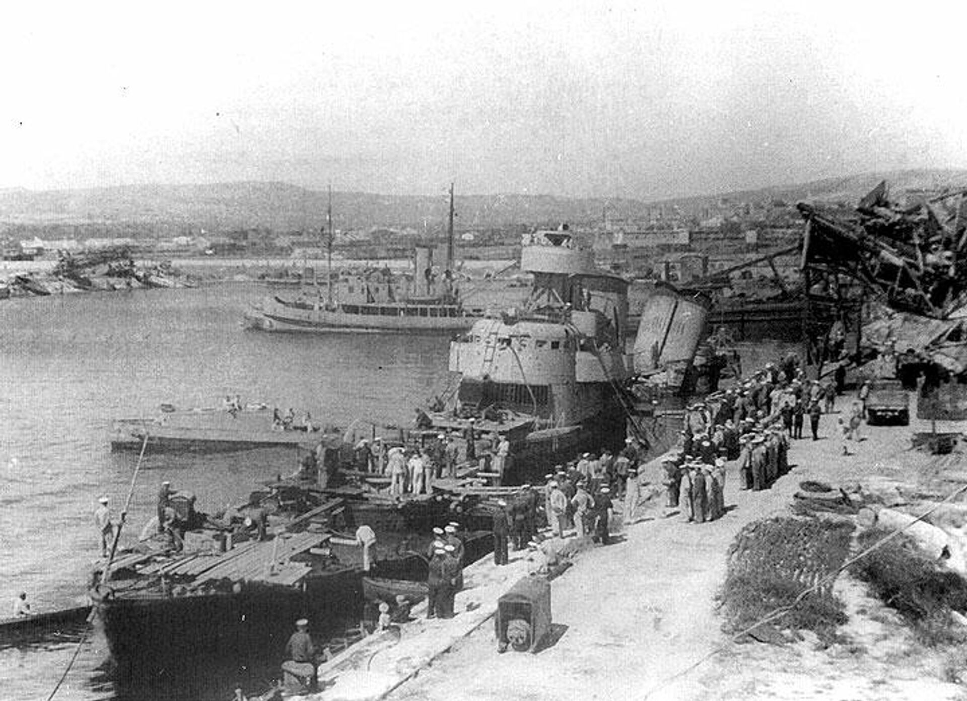 Лидер эсминцев Ташкент после поднятия со дна новороссийской бухты - Sputnik Узбекистан, 1920, 09.05.2021