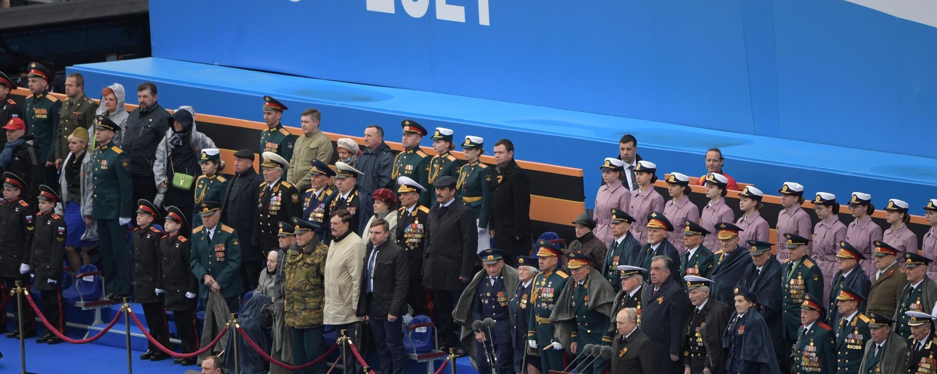 Президент РФ В. Путин на военном параде в честь 76-й годовщины Победы в ВОВ - Sputnik Ўзбекистон, 1920, 09.05.2021