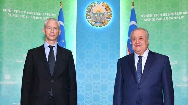 Франция поможет Узбекистану организовать выставку о Центральной Азии в Лувре - Sputnik Узбекистан