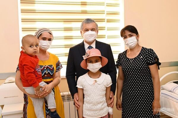 Shavkat Mirziyoyev posetil Respublikanskiy sentr onkologii - Sputnik O‘zbekiston