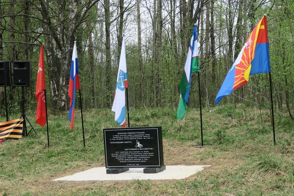 Закладка камня на месте монумента в память о героях-узбекистанцах, защищавших Ленинград в годы ВОВ - Sputnik Узбекистан
